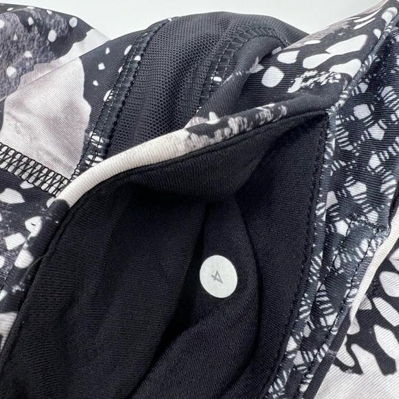 Lululemon Black Speckle Leggings 4 - Picture 10 of 13